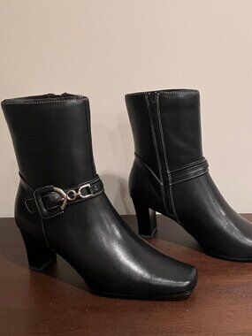 APOSTROPHE Women's Size 8M Black Leather Block Heel Zipper Ankle Boots - New!